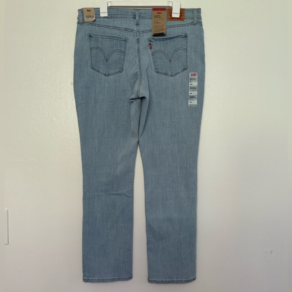 Women's Levi's® Classic Straight-Leg Light Wash Jeans - Picture 6 of 15
